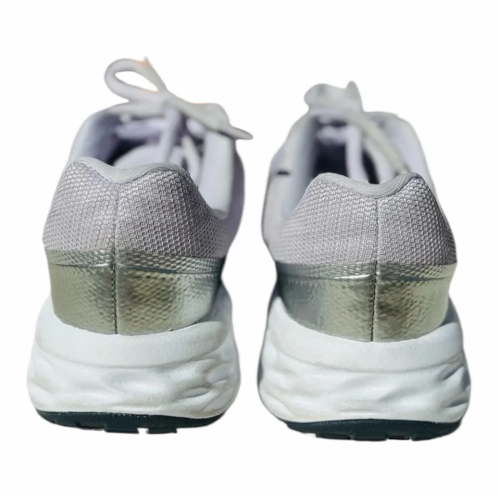 Nike Kids’ Revolution 6 Sneakers – Size 5Y (Women’s 6.5).  Excellent Condition